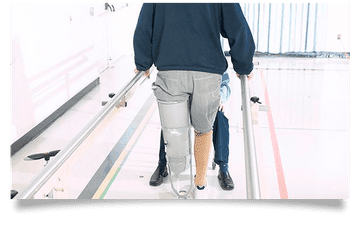 Fisioterapia a domicilio en Málaga paciente caminando
